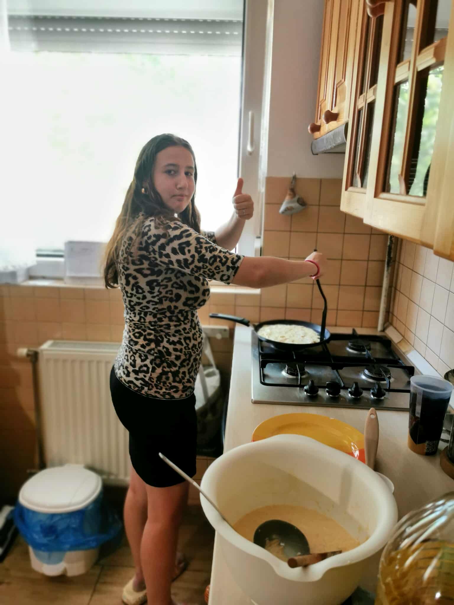 Tündi szeret palacsintát sütni
